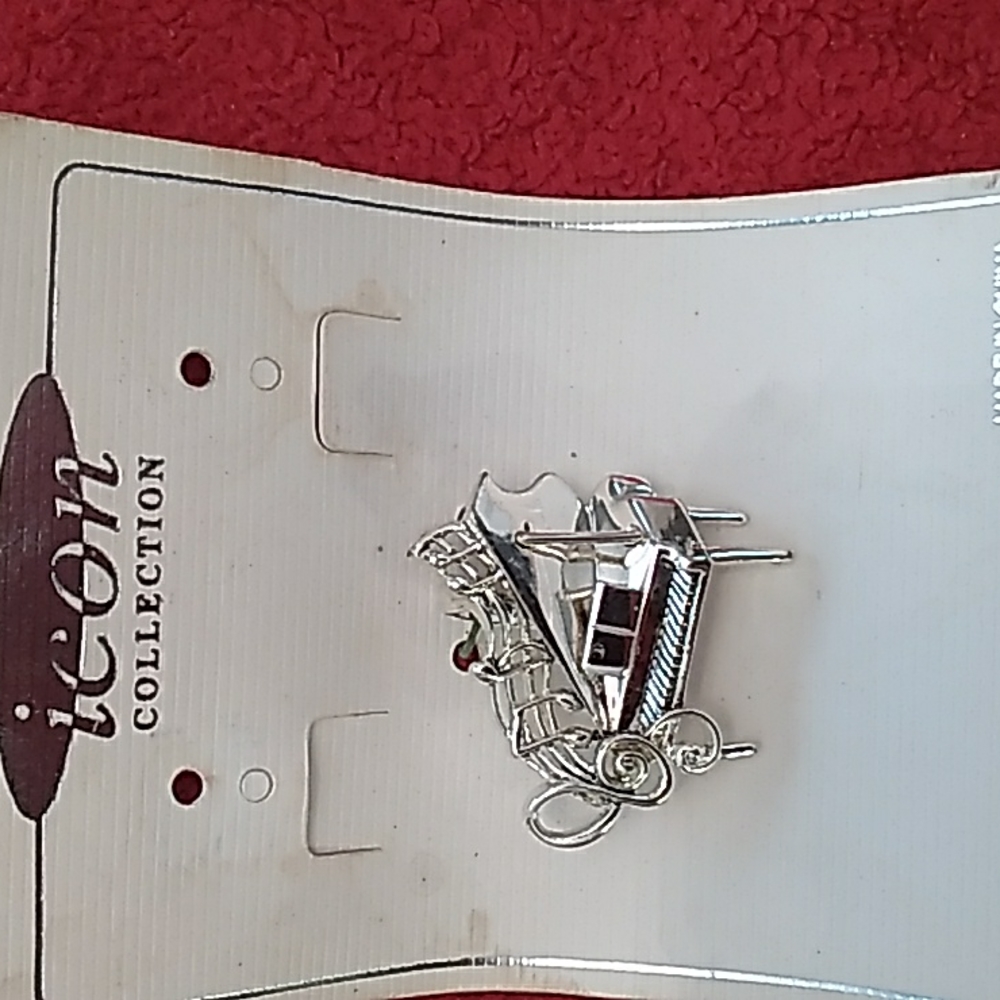 Piano pin/pendant